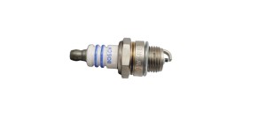 ŚWIECA ZAPŁONOWA PIŁY PILARKI KOSY BOSCH WSR6F  nr. kat. 0242240506